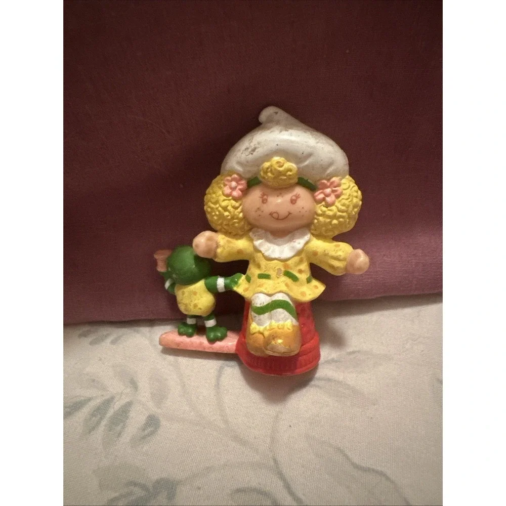 vintage 1983 Strawberry Shortcake Lemon Meringue PVC figurine No Sewing Machine